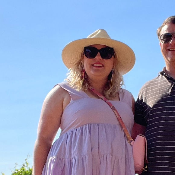 Meet your Posher, Jennifer - Picture 1 of 1